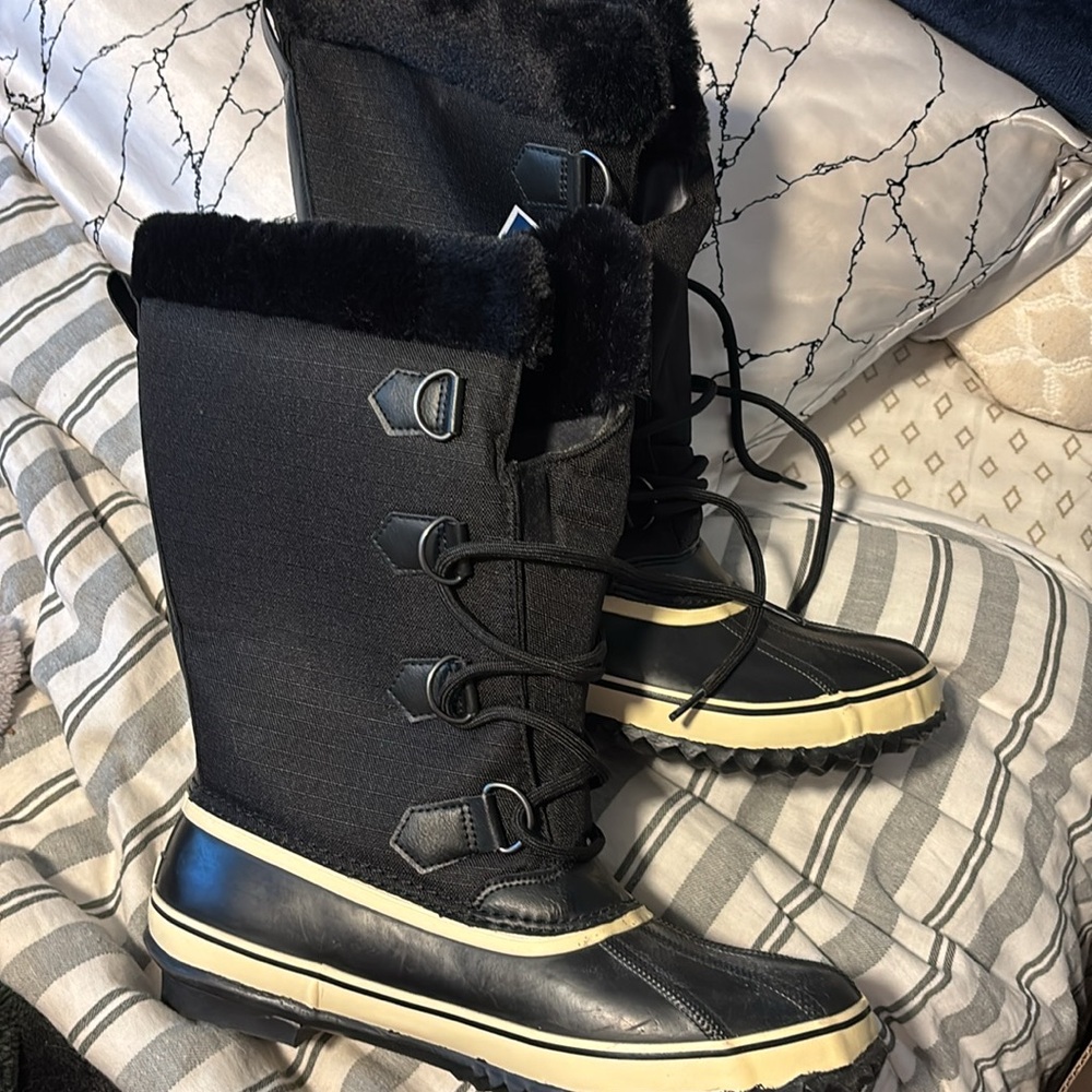 JBU boots w/faux fur lining, size 11